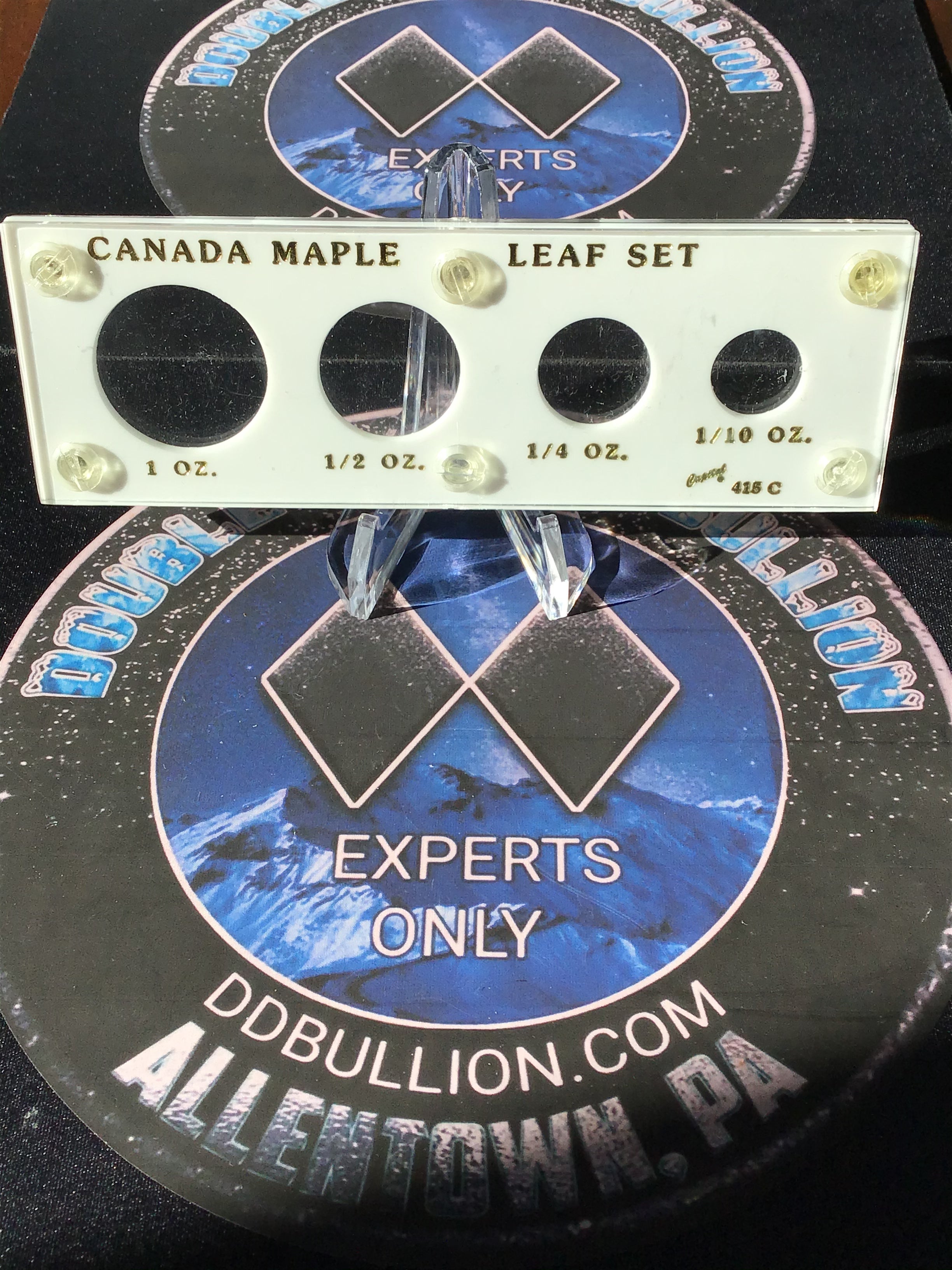 Capital Plastics Gold Canadian Maple Leaf Set Holder 🇨🇦-White/Gold Lettering